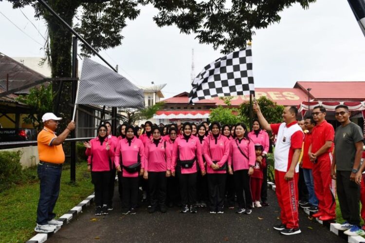 OLAHRAGA BERSAMA— Polres Agam menggelar olahraga bersama, Sabtu (22/6), dalam rangka memperingati Hari Ulang Tahun (HUT) Bhayangkara ke-78.