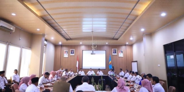 EVALUASI KINERJA OPD— Dipimpin langsung Wali Kota Padang Zul Elfian, digelar rapat koordinasi (rakor) membahas berbagai persoalan dan evaluasi kinerja OPD.