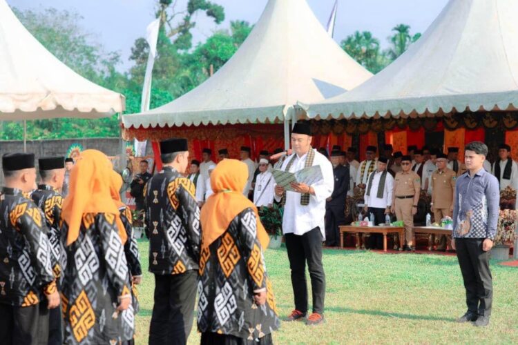 SAMBUTAN—Bupati Sijunjung Benny Dwifa  saat berikan sambutan.