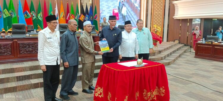 rapat paripurna--Dewan Perwakilan Rakyat Daerah  (DPRD) Provinsi Sumatera Barat menggelar rapat paripurna pengambilan keputusan Ranperda RPJPD 2025- 2045 dan Ranperda penyelenggaraan penyiaran.