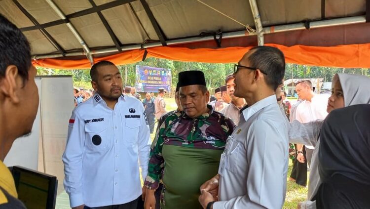 PEMBUKAAN TMMD— Wakil Gubernur Sumbar Audy Joinaldy dan Bupati Padangpariaman Suhatri Bur menghadiri pembukaan kegiatan TNI Manunggal Membangun Desa (TMMD) ke -121 tahun 2024 yang dipusatkan di Lapangan Sepak Bola, Koto Bangko, Nagari Kuranji Hulu Sungai Sirah, Kecamatan Sungai Geringging, Padangpariaman.