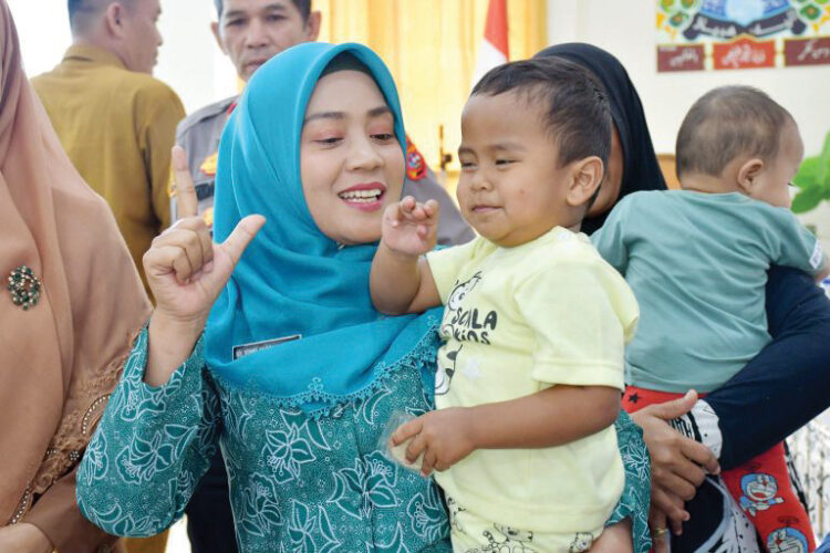 IMUNISASI— Ketua TP PKK Kabupaten Agam Ny. Yenni Andri Warman, menyampaikan pentingnya peran serta semua pihak, terutama orang tua dalam memastikan anak-anak mendapatkan imunisasi lengkap.