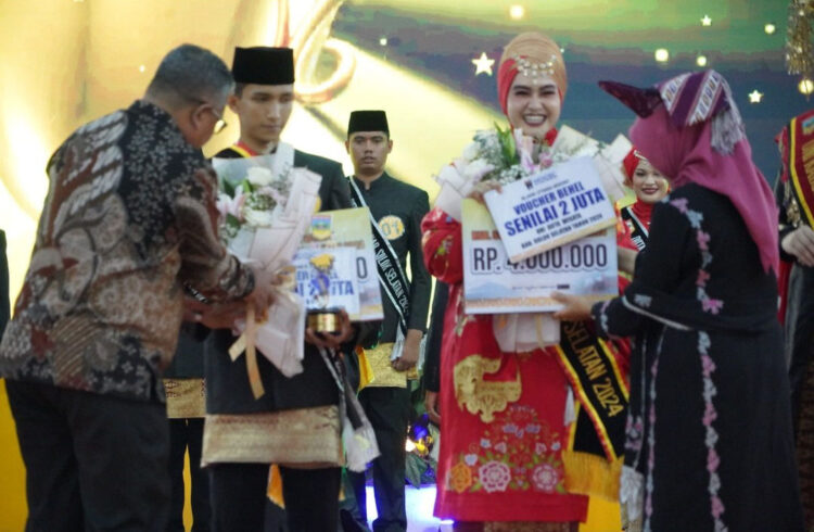 PEMILIHAN—Grand Final Pemilihan Uda Uni Duta Wisata Kabupaten Solok Selatan 2024 di Aula Sarantau Sasurambi Kantor bupati Solok Selatan, Kamis (25/7).