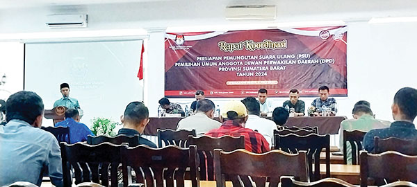 RAKOR— KPU Kabupaten Solok menggelar rakor persiapan PSU pemilihan calon anggota DPD RI, Sabtu (6/7).