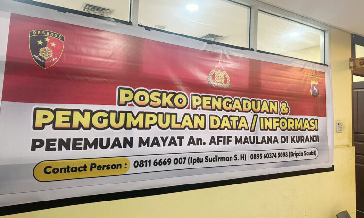 BUKA POSKO—
Polda Sumbar membuka posko pengaduan dan hotline bagi masyarakat yang ingin memberikan informasi dan data terkait kasus kematian Afif Maulana.