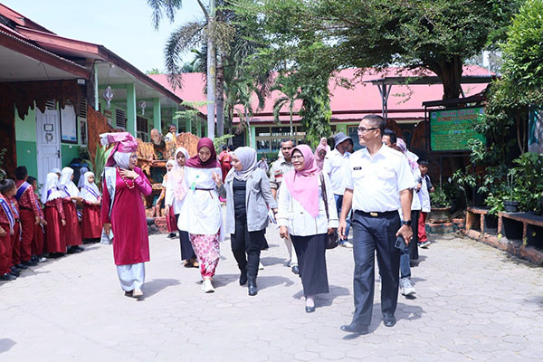 KUNJUNGAN—Tim dari Kementerian Lingkungan Hidup dan Kehutanan (KLHK) RI di Aula Randang Lt. 2 Balai Kota Payakumbuh, Rabu (24/7).