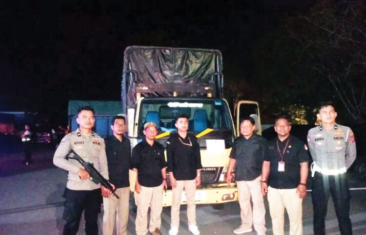 SURAT SUARA— Dikawal anggota Polres Agam dan Bawaslu Agam, KPU Agam menerima sebanyak 396.563 lembar surat suara untuk kebutuhan pemungutan suara ulang DPD RI pada 13 Juli 2024, Rabu (3/7) malam.