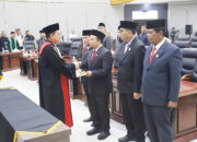 Pimpinan Definitif DPRD Kota Padang Resmi Dilantik