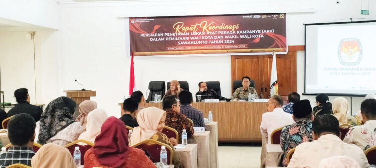 RAPAT KOORDINASI— KPU  Kota Sawahlunto gelar rapat koordinasi persiapan penetapan lokasi Alat Peraga Kampanye (APK) dalam Pemilihan Walikota dan Wakil Walikota Sawahlunto tahun 2024, Sabtu (21/9) di Hotel Khas Ombilin.