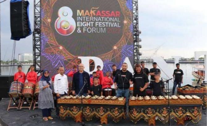 KEGIATAN SENI— Kegiatan Dinas Pariwisata Sumbar dalam acara Makassar International Eight Festival & Forum Tahun 2022, yang melibatkan Grup Sanggar Darak Badarak.