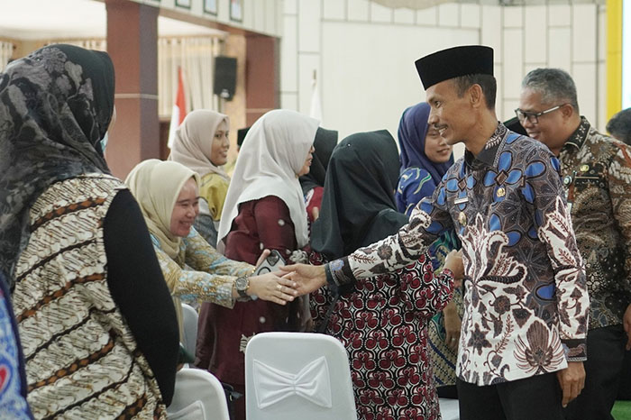 USAI— Yulian uasi m pembukaan Diseminasi Audit Kasus Stunting Solok Selatan Periode II Tahun 2024 di Aula Sarantau Sasurambi
Kantor Bupati Solok Selatan, Kamis (20/9)