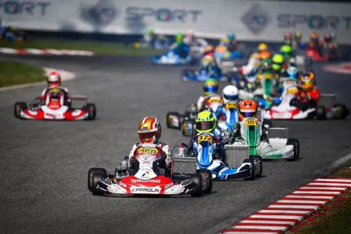 PEBALAP— Aksi pegokart nasional Qarrar Firhand di lintasan balap di Eropa.