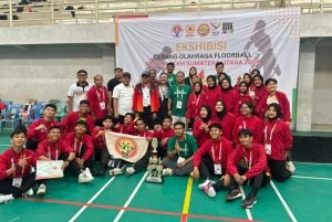 MEDALI PERUNGGU— Tim Floorball Sumbar meraih medali perunggu untuk kategori Putra-Putri di ajang PON XXI 2024.