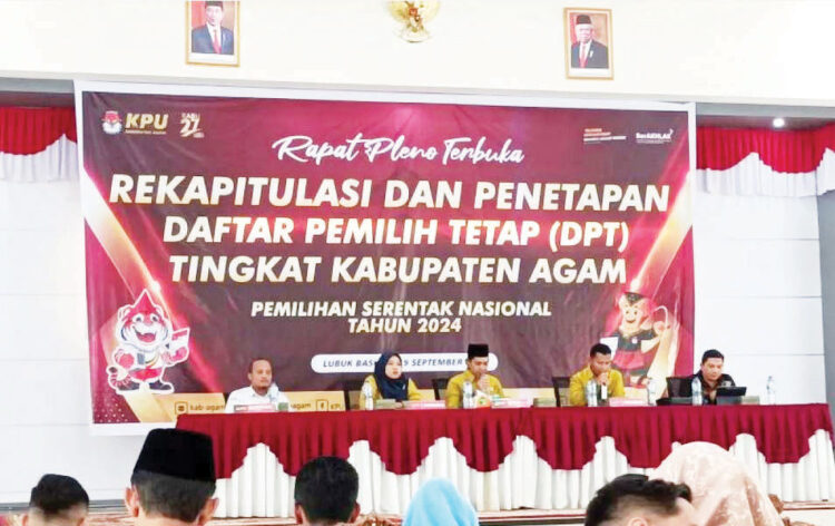 RAPAT PLENO— KPU Agam menggelar pleno rekapitulasi dan penetapan DPT Kabupaten Agam untuk pemilihan serentak 2024.