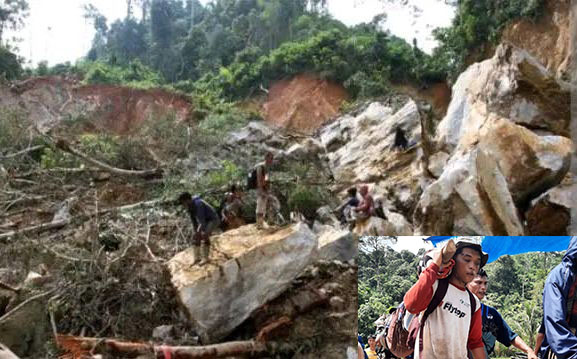 PENAMBANG TEWAS— Proses evakuasi jenazah penambang yang tertimbun longsor
di Nagari Sungai Abu, Kecamatan Hiliran Gumanti, Kabupaten Solok.