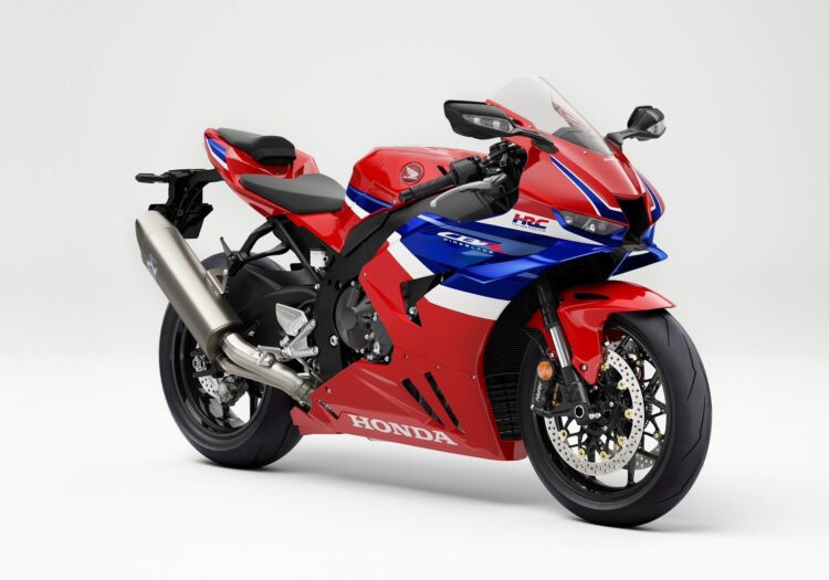 LUNCURKAN— AHM meluncurkan Motor Supersport CBR1000RR-R Fireblade Terbaru untuk memberikan kebanggaan bagi pecinta kecepatan.