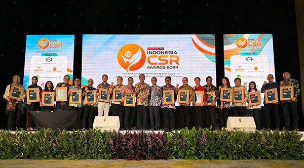 penghargaan --JNE mendapatkan penghargaan pada ajang Indonesia CSR Awards 2024 dan berhasil meraih “Best Corporate Social and Environmental Responsibilty Awards 2024 for Fostering Humanitarian Activities by Strengthening Strategic Collaboration” dalam kategori logistik dan kurir.