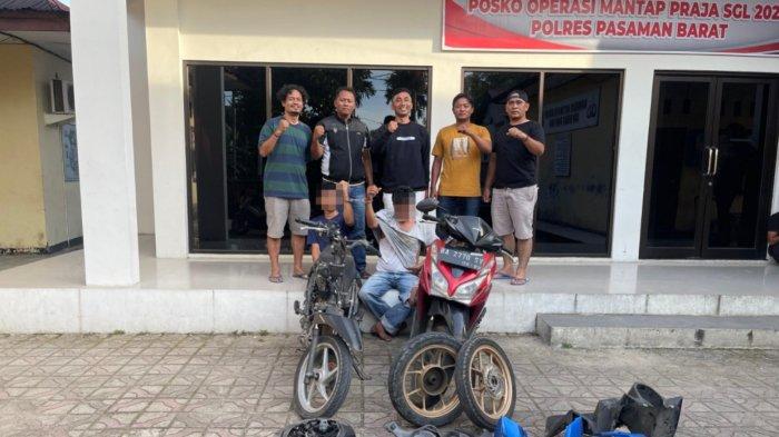 CURI MOTOR— Dua pelaku yang terlibat kasus pencurian sepeda motor ditangkap jajaran Satreskrim Polres Pasbar.