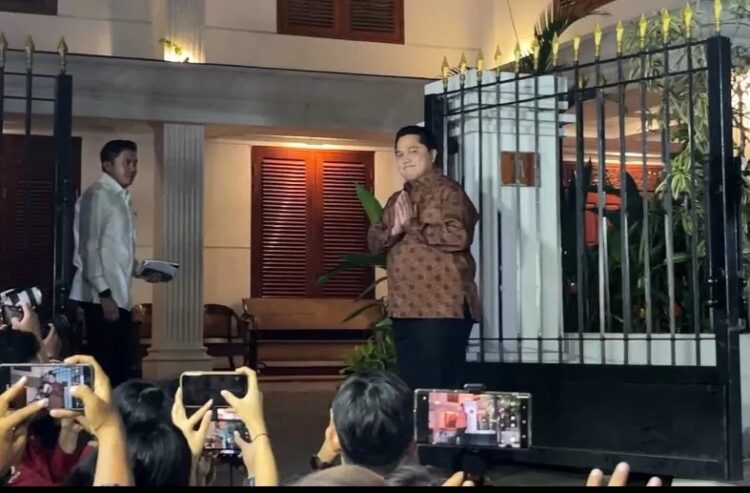 DIPANGGIL PRABOWO— Erick Thohir memenuhi panggilan Presiden terpilih Prabowo Subianto di kediamannya Jalan Kertanegara IV, Jakarta Selatan.