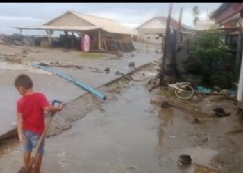 Banjir Rob di Pesisir Selatan, Air Laut Masuk ke Pemukiman, Satu Keluarga Mengungsi