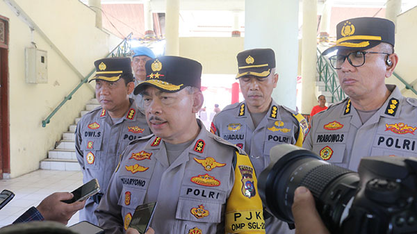 Kapolda Sumbar
Irjen Pol Suharyono