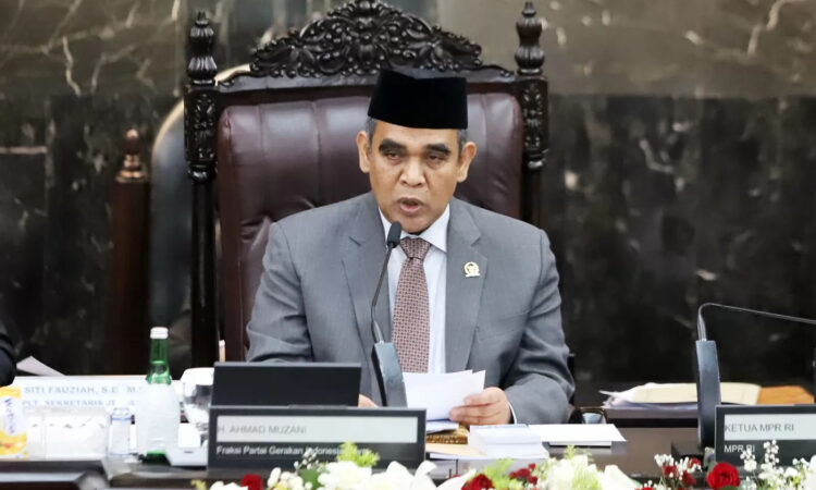 DILANTIK— Ahmad Muzani dari Fraksi Partai Gerindra resmi dilantik sebagai Ketua MPR RI
pada rapat paripurna.