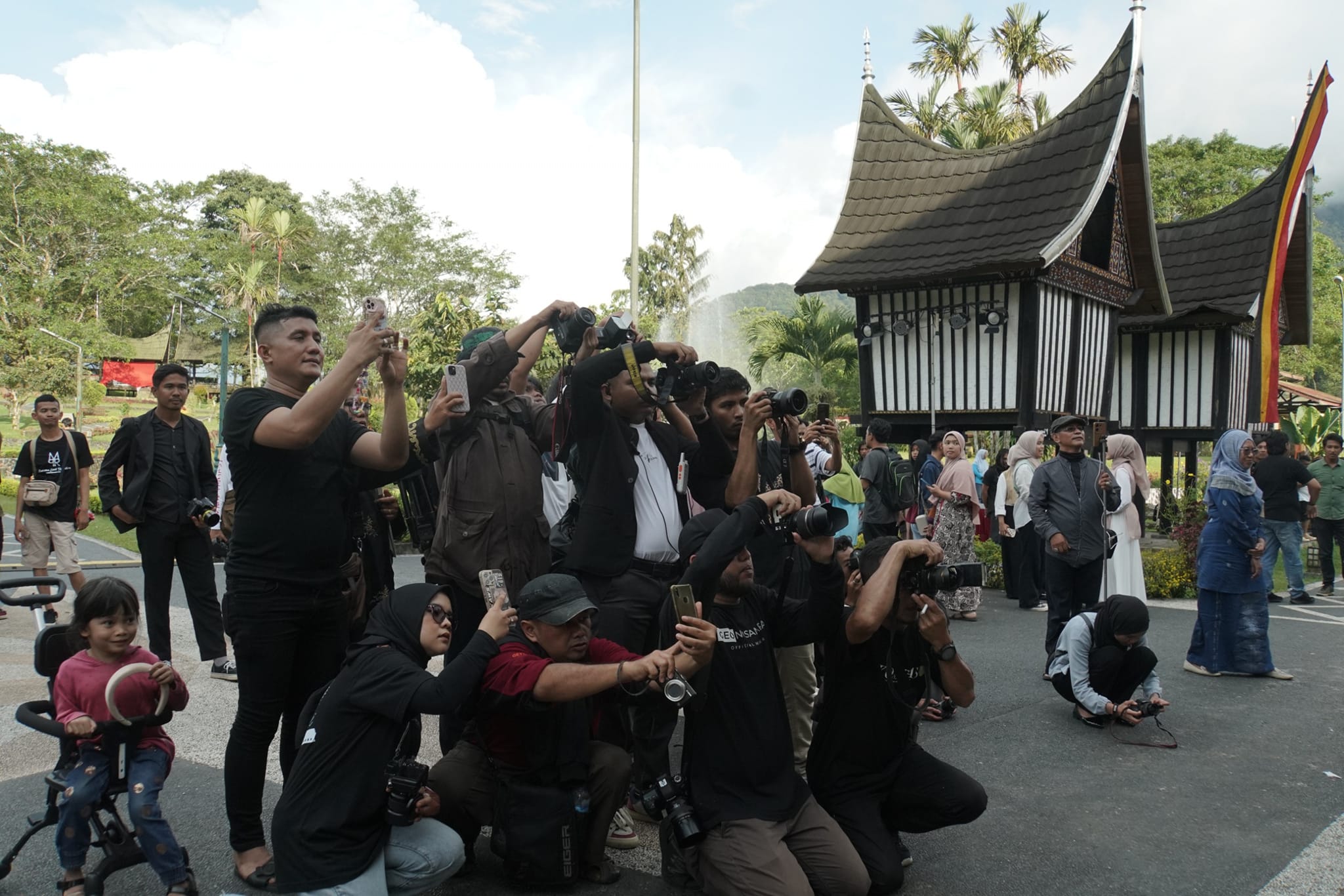 Minangkabau Tempo Doeloe menadi Tema Lomba Fashion Show dan Fotografi Festival Ekraf