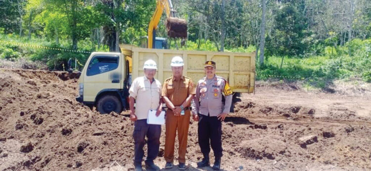 PEMBANGUNAN SEKOLAH— Pasca bencana banjir bandang yang melanda Kabupaten Agam, pembangunan kembali SDN 03 Koto Tuo, Kecamatan IV Koto, akhirnya dimulai. Pembangunan ini dijadwalkan selesai pada Maret 2025 mendatang.