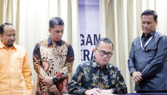 SOSIALISASI— Pemko bersama DPRD Bukittinggi mengikuti
Sosialisasi Pencegahan dan Pemberantasan Korupsi kepada Anggota Dewan Kota Bukittinggi terpilih periode 2024-2029. Sosialisasi diberikan Komisi Pemberantasan Korupsi (KPK) di Gedung Merah Putih,
Jakarta, Kamis (24/10).