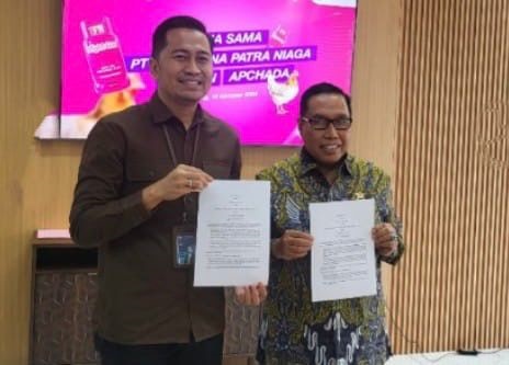 penandatanganan MoU --PT. Pertamina Patra Niaga Sumatera Barat melakukan penandatanganan MoU atau kerja sama dengan Asosiasi Peternak Closed House (APCHADA) Daerah Provinsi Sumbar.