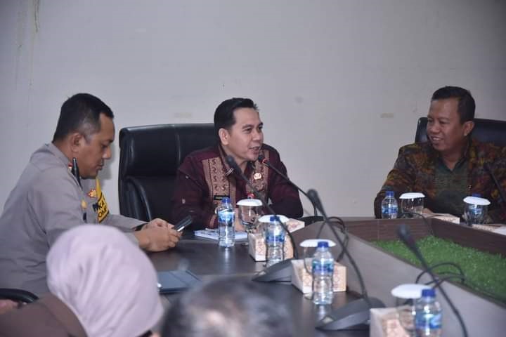 AUDENSI—Penjabat (Pj) Wali Kota Sawahlunto Fauzan Hasan, S.STP, M.Si, beraudiensi bersama Direktur SDM PT. Bukit Asam Suherman beserta beberapa jajarannya, di Balaikota, pada Kamis (24/10).