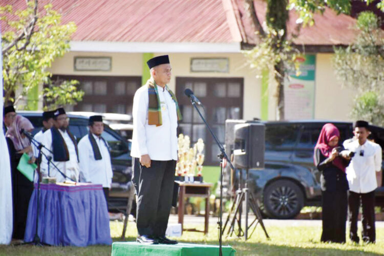 AUDIENSI—
Pjs Bupati Agam, Endrizal, beraudiensi dengan Direktur IPDN, Tun Huseno di Mess Pemkab.Agam Belakang Balok, Bukittinggi, Selasa (22/10).