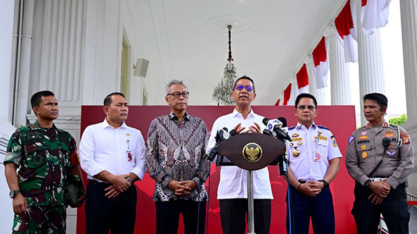 KETERANGAN PERS— Kepala Sekretariat Presiden (Kasetpres) Heru Budi Hartono menyampaikan keterangan pers terkait persiapan pelantikan Presiden terpilih Prabowo Subianto dan Wakil Presiden
Gibran Rakabuming Raka.