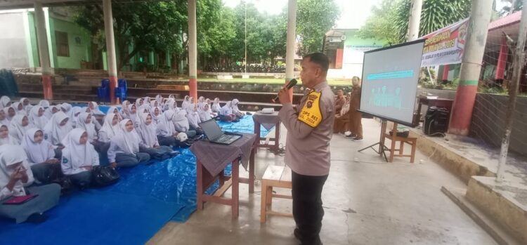 SOSIALISASI—Kegiatan Sosialisasi penerimaan Polri tahun 2025 ini dipimpin langsung oleh Kabag SDM AKP Trimo Susilo, didampingi beberapa Personil Bag SDM Polres Sawahlunto.