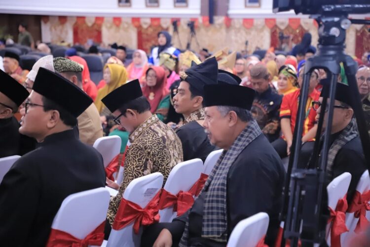 HADIRI—Wako Solok Hadiri Sidang Paripurna DPRD Provinsi Sumatera Barat ke 79