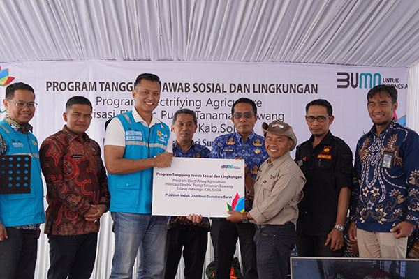 SOSIALISASI--PLN UID Sumbar  realisasikan program electrifying agriculture di salah satu lokasi Kabupaten Solok, tepatnya di Jorong Bulakan Nagari Talang Babungo, Kecamatan Hiliran Gumanti.