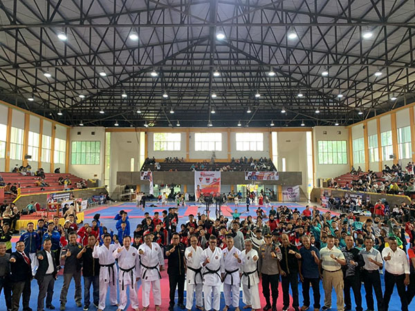 idr slot Padang Open Karate Turnamen Inkanas 2024 Diikuti 550 Atlet, Kombes Pol Joni, Rahmat Saleh dan Rustam Effendi Terima Sabuk Hitam Kehormatan