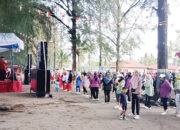 Sosialisasikan Pilkada 2024, KPU Padangpariaman Gelar Senam Massal  di Pantai Ketaping