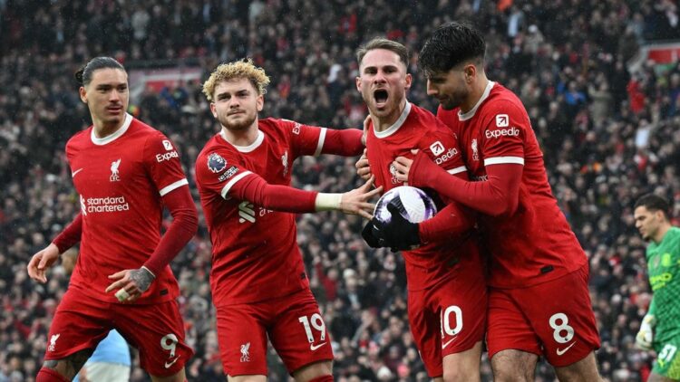 PEMUNCAK KLASEMEN— Liverpool mampu mempertahankan peringkat pertama klasemen sementara Liga Inggris setelah mengamankan kemenangan atas Crystal Palace 1-0 pada pekan ketujuh di Stadion Selhurst Park, London, Sabtu (5/10) malam.