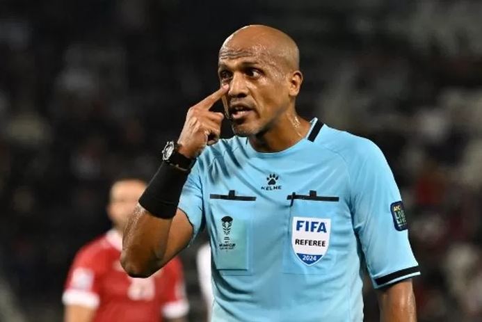 SANKSI—AFC akan memanggil dan memberikan sanksi kepada wasit asal Oman, Ahmed Abu Bakar Al Kaf. Keputusan ini diambil setelah kontroversi yang terjadi pada laga antara Timnas Bahrain dan Timnas Indonesia dalam matchday ketiga Grup C Kualifikasi Piala Dunia 2026 zona Asia.