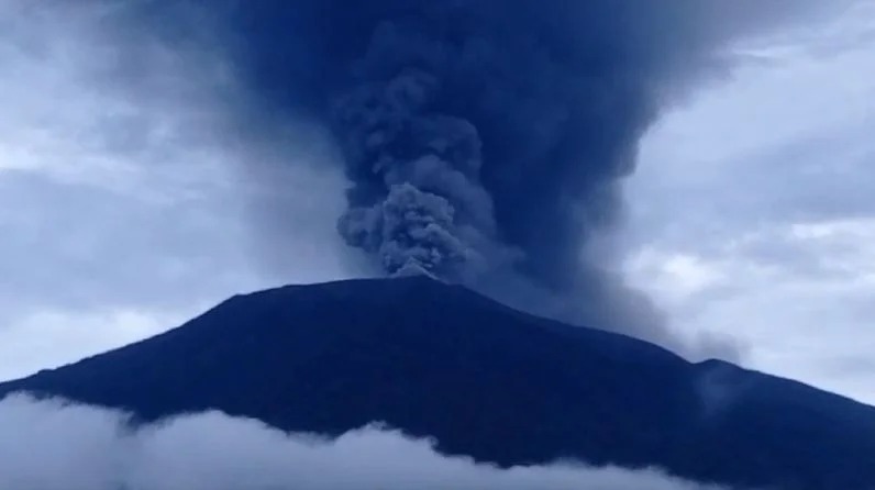 Gunung Marapi 7 Kali Meletus Sehari, Warga mulai Cemas, Hewan Liar Turun ke Pemukiman, BNPB: Mengevakuasi Masyarakat Langkah yang Paling Aman