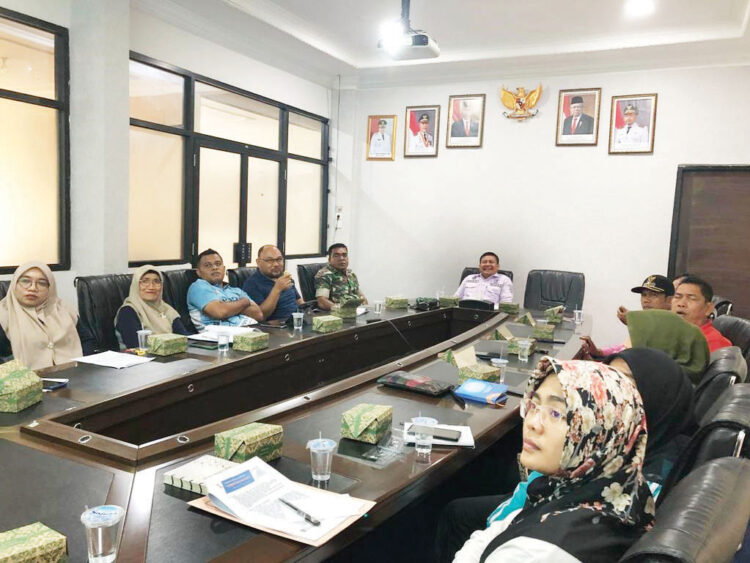 RAPAT PERSIAPAN— Pemkab Agam menggelar rapat persiapan peringatan Hari Pahlawan di ruang rapat Bupati Agam, Rabu (6/11).