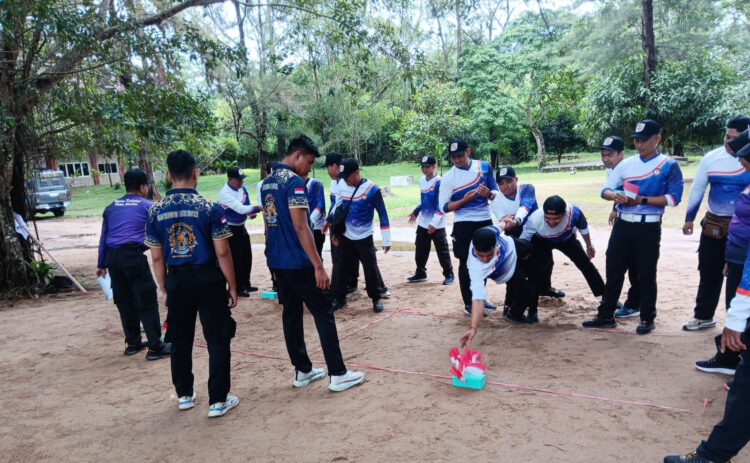 DUKUNGAN PSIKOLOGI— Para personel Polda Sumbar yang dilibatkan dalam Operasi  Mantap Praja 2024 untuk pengamanan Pilkada, mengikuti kegiatan dukungan psikologi yang digelar Biro SDM Polda Sumbar.