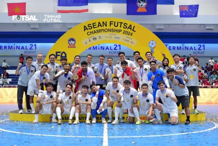 RAYAKAN KEBERHASILAN— Timnas Futsal Indonesia merayakan keberhasilan menjuarai ASEAN Futsal Championship 2024. Indonesia kini ditunjuk AFC sebagai tuan rumah Piala Asia Futsal 2026.