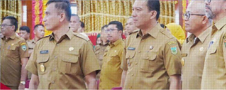 HADIRI RAKOR— Penjabat (Pj) Wali Kota Padang Panjang, Sonny Budaya Putra, menghadiri Rapat Koordinasi (Rakor) Pemerintah Provinsi Sumatera Barat dengan Pemerintah Kabupaten/Kota terkait Pemilihan Kepala Daerah (Pilkada) Serentak 2024, di Aula Balai Kota Pariaman.