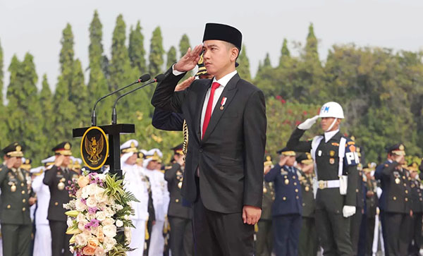 UPACARA— Wakil Presiden Gibran Rakabuming Raka memperingati Hari Pahlawan 2024 di Taman Makam Pahlawan Nasional Utama Kalibata.