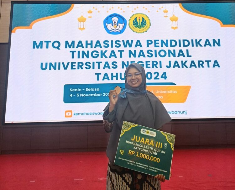 BERPRESTASI— Intan Puti Maharani meraih prestasi membanggakan sebagai juara III dalam ajang MTQM Pendidikan yang diselenggarakan oleh Universitas Negeri Jakarta pada tanggal 4-5 November di Jakarta.