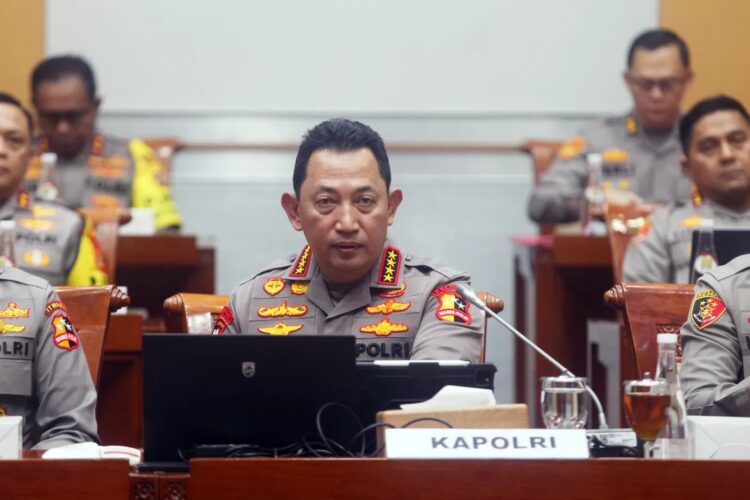 RAKER— Kapolri Jenderal Pol Listyo Sigit Prabowo saat mengikuti rapat kerja dengan Komisi III DPR di Kompleks Parlemen, Senayan, Jakarta, Senin (11/11).