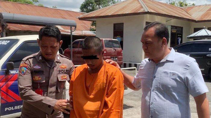 PEMBUNUHAN— Pelaku R yang terlibat kasus pembunuhan yang mayat korbannya ditemukan di pinggir jurang kawasan Sitinjau
Lauik berhasil ditangkap. Sedangkan dua pelaku lain termasuk pelaku utama masih diburu.