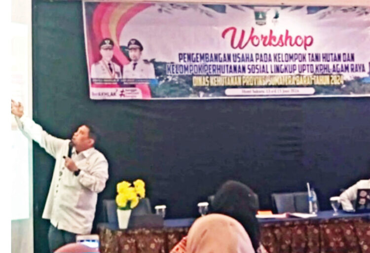 PEMBINAAN— Pemerintah Kabupaten Agam, menurunkan tim untuk melakukan pembinaan bagi koperasi di daerah tersebut,
agar aktif menjalankan usaha dan melakukan Rapat Anggota Tahunan (RAT).